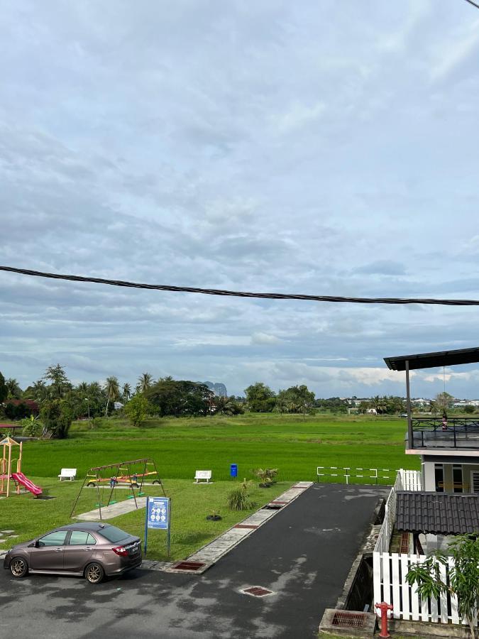 Noor Homestay Paddy View Kangar Extérieur photo